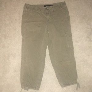 💰3/$24 DKNY Jeans olive cargo capris